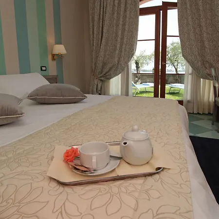 Maria Au - Estella Italia Otel